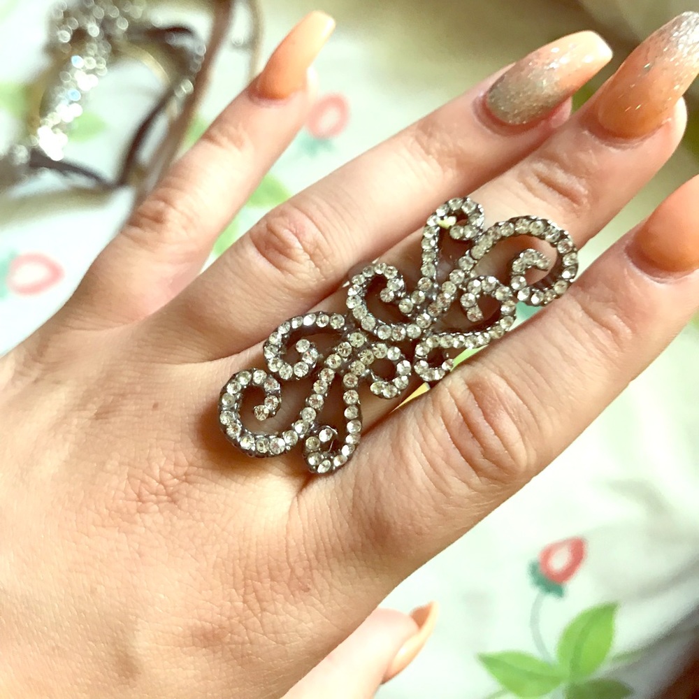 Gorgeous rhinestone ring